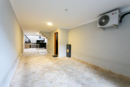 Casa para alugar com 240m², 3 quartos e 5 vagas Casa para alugar com 240m², 3 quartos e 5 vagasGaragem