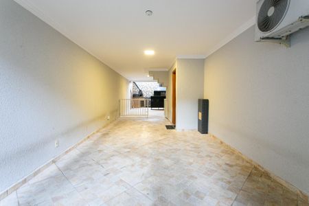 Casa para alugar com 240m², 3 quartos e 5 vagas Casa para alugar com 240m², 3 quartos e 5 vagasGaragem