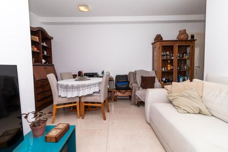 Apartamento à venda com 70m², 3 quartos e 1 vaga Apartamento à venda com 70m², 3 quartos e 1 vagaSala