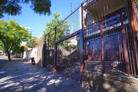 Casa para alugar com 245m², 3 quartos e 2 vagasFachada 