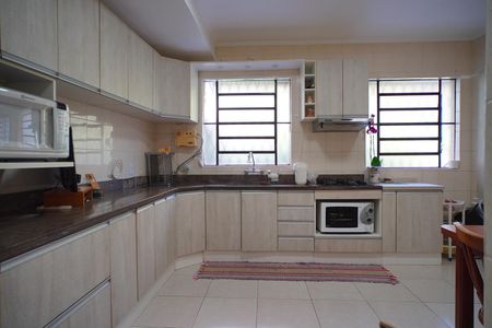 Casa para alugar com 245m², 3 quartos e 2 vagasCozinha 