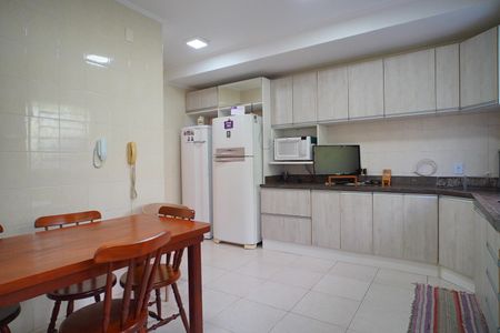 Casa para alugar com 245m², 3 quartos e 2 vagasCozinha 