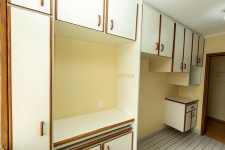 Apartamento para alugar com 75m², 3 quartos e 1 vaga Apartamento para alugar com 75m², 3 quartos e 1 vagaÁREA DE SERVIÇO