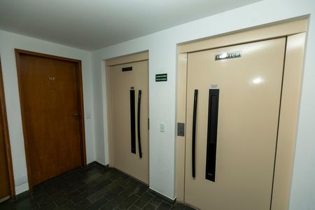Apartamento para alugar com 75m², 3 quartos e 1 vaga Apartamento para alugar com 75m², 3 quartos e 1 vagaHALL DOS ELEVADORES