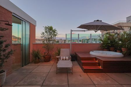 Apartamento à venda com 144m², 2 quartos e 2 vagas