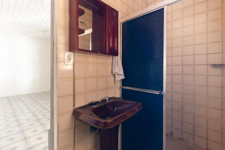 Banheiro social de casa para alugar com 1 quarto, 80m² em Vila Santa Clara, São Paulo