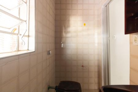 Banheiro social de casa para alugar com 1 quarto, 80m² em Vila Santa Clara, São Paulo
