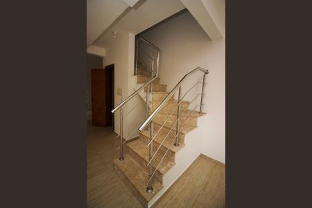 Escada de casa à venda com 3 quartos, 107m² em Ipanema, Porto Alegre