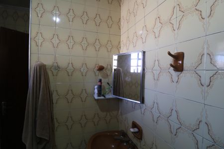 Casa à venda com 200m², 2 quartos e 2 vagasBanheiro