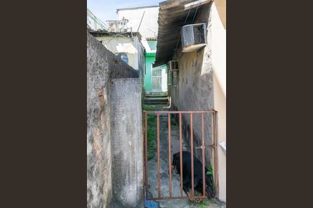 Casa à venda com 130m², 2 quartos e 1 vaga Casa à venda com 130m², 2 quartos e 1 vagaVaranda da Frente - Acesso a casa dos fundos