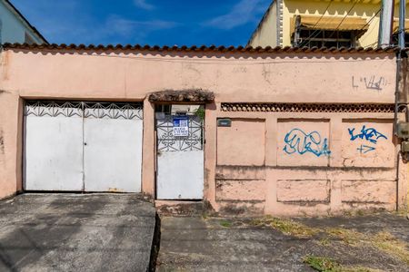 Casa à venda com 130m², 2 quartos e 1 vaga Casa à venda com 130m², 2 quartos e 1 vagaFachada