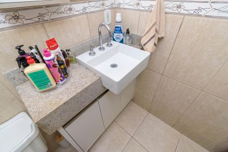 Casa à venda com 130m², 2 quartos e 1 vaga Casa à venda com 130m², 2 quartos e 1 vagaBanheiro