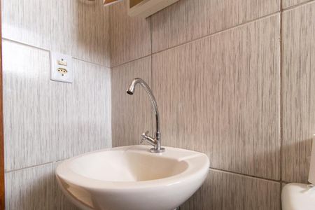 Casa para alugar com 80m², 3 quartos e 2 vagasBanheiro Social