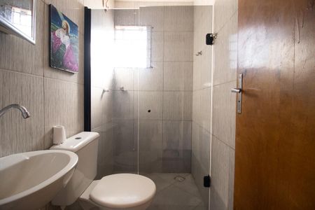 Casa para alugar com 80m², 3 quartos e 2 vagasBanheiro Social