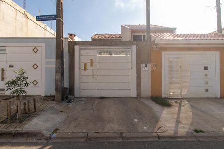Casa para alugar com 80m², 3 quartos e 2 vagasFachada