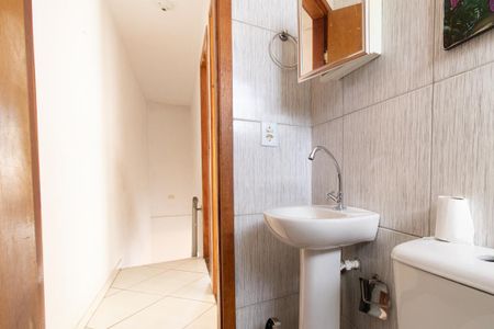 Casa para alugar com 80m², 3 quartos e 2 vagasBanheiro Social