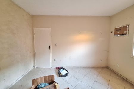 Quarto de casa para alugar com 1 quarto, 120m² em Taquara, Duque de Caxias