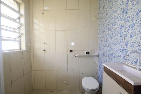 Casa à venda com 220m², 5 quartos e 4 vagasBanheiro 2