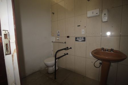 Casa à venda com 220m², 5 quartos e 4 vagasBanheiro 4