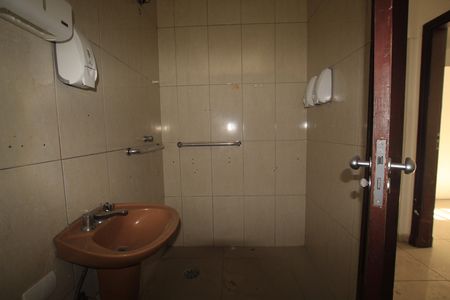 Casa à venda com 220m², 5 quartos e 4 vagasBanheiro 4