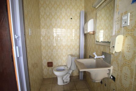 Casa à venda com 220m², 5 quartos e 4 vagasBanheiro 3