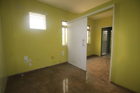 Casa à venda com 220m², 5 quartos e 4 vagasSala