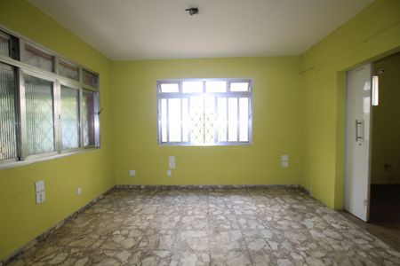 Casa à venda com 220m², 5 quartos e 4 vagasSala