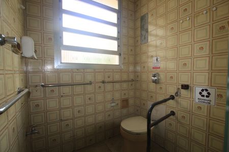 Casa à venda com 220m², 5 quartos e 4 vagasBanheiro 1