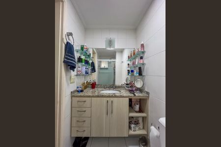 Apartamento à venda com 76m², 3 quartos e 2 vagas Apartamento à venda com 76m², 3 quartos e 2 vagasBanheiro da Suite