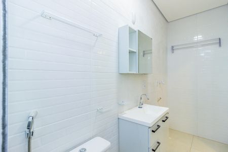 Banheiro de casa para alugar com 1 quarto, 15m² em Jardim Peri, São Paulo