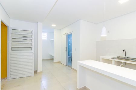 Cozinha de casa para alugar com 1 quarto, 15m² em Jardim Peri, São Paulo