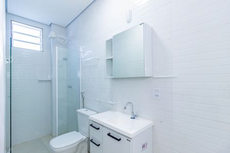 Banheiro de casa para alugar com 1 quarto, 15m² em Jardim Peri, São Paulo