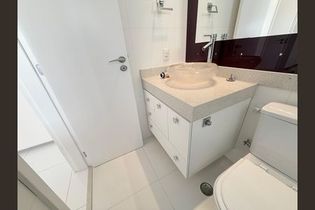 Apartamento à venda com 180m², 4 quartos e 3 vagasBanheiro da Suíte 2