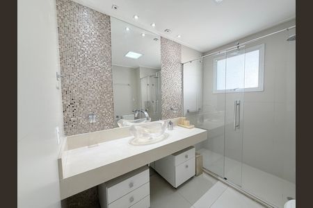 Apartamento à venda com 180m², 4 quartos e 3 vagasBanheiro da Suíte 1