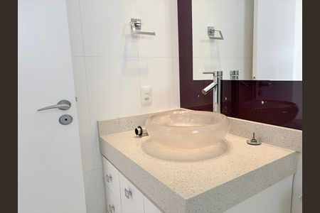 Apartamento à venda com 180m², 4 quartos e 3 vagasBanheiro da Suíte 2