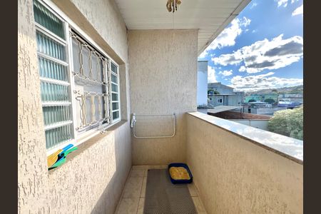 Casa à venda com 320m², 3 quartos e 3 vagas Casa à venda com 320m², 3 quartos e 3 vagasVaranda