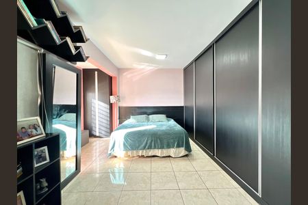 Casa à venda com 320m², 3 quartos e 3 vagas Casa à venda com 320m², 3 quartos e 3 vagasQuarto Suíte