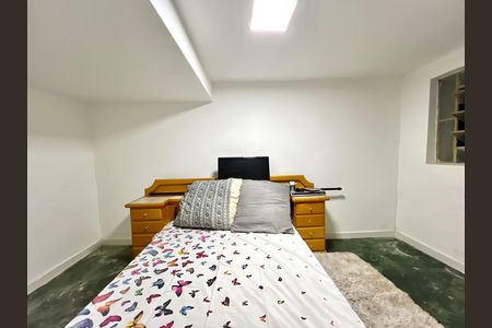 Casa à venda com 320m², 3 quartos e 3 vagas Casa à venda com 320m², 3 quartos e 3 vagasQuarto 4