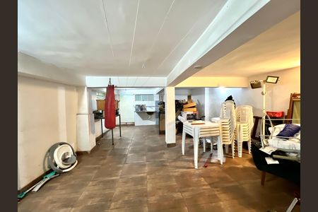 Casa à venda com 320m², 3 quartos e 3 vagas Casa à venda com 320m², 3 quartos e 3 vagasÁrea comum