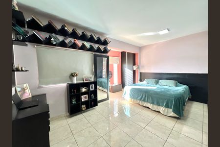 Casa à venda com 320m², 3 quartos e 3 vagas Casa à venda com 320m², 3 quartos e 3 vagasQuarto Suíte