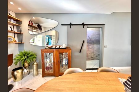 Casa à venda com 320m², 3 quartos e 3 vagas Casa à venda com 320m², 3 quartos e 3 vagasSala de Jantar