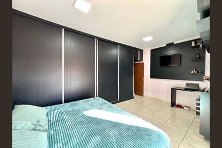 Casa à venda com 320m², 3 quartos e 3 vagas Casa à venda com 320m², 3 quartos e 3 vagasQuarto Suíte