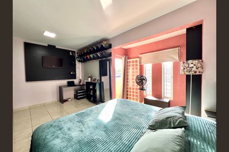 Casa à venda com 320m², 3 quartos e 3 vagas Casa à venda com 320m², 3 quartos e 3 vagasQuarto Suíte