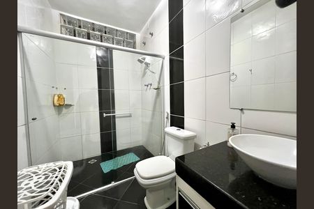 Casa à venda com 320m², 3 quartos e 3 vagas Casa à venda com 320m², 3 quartos e 3 vagasBanheiro Social