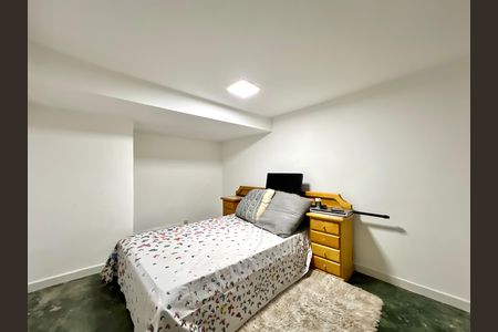 Casa à venda com 320m², 3 quartos e 3 vagas Casa à venda com 320m², 3 quartos e 3 vagasQuarto 4