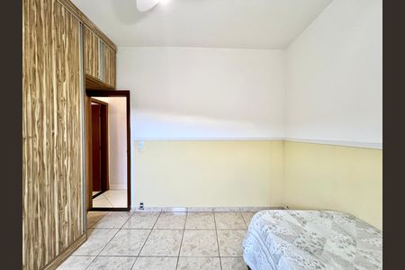Casa à venda com 320m², 3 quartos e 3 vagas Casa à venda com 320m², 3 quartos e 3 vagasQuarto 2