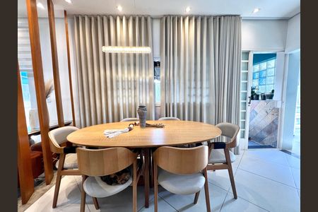 Casa à venda com 320m², 3 quartos e 3 vagas