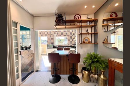 Casa à venda com 320m², 3 quartos e 3 vagas Casa à venda com 320m², 3 quartos e 3 vagasCozinha