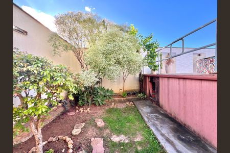 Casa à venda com 320m², 3 quartos e 3 vagas Casa à venda com 320m², 3 quartos e 3 vagasÁrea comum