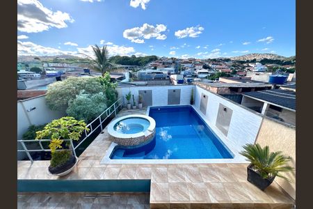 Casa à venda com 320m², 3 quartos e 3 vagas Casa à venda com 320m², 3 quartos e 3 vagasVista da Sacada